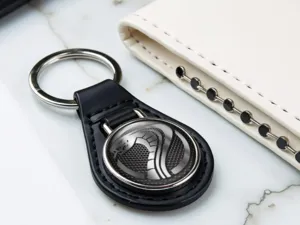Chaîne Cuir Édition Minimal Bord Lustré